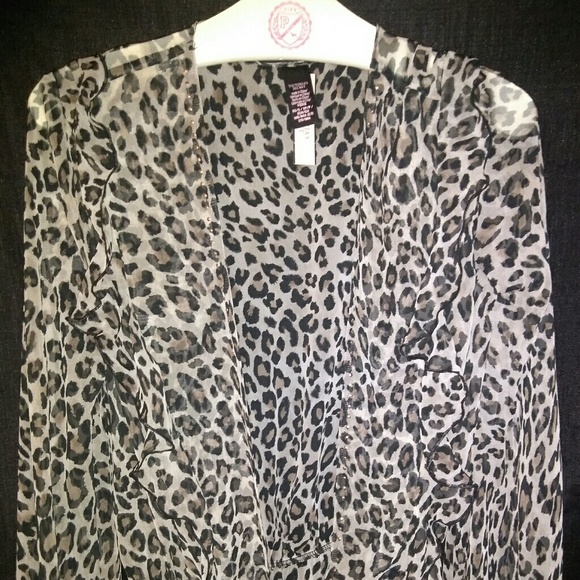 VS Pink Robe - Picture 2 of 3